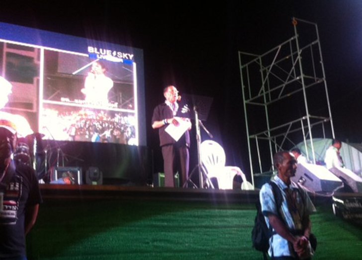 กปปส.สวนลุมยิ่งดึกยิ่งคึกคักไตรรงค์ขึ้นปราศรัย