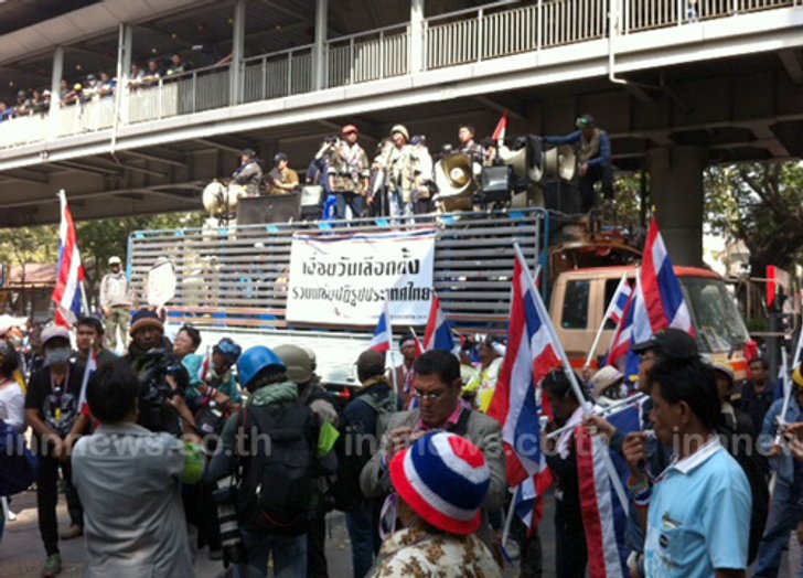 แกนนำคปท.กดดันผบ.ตร.ให้ลาออกตร.ตรึงเข้ม
