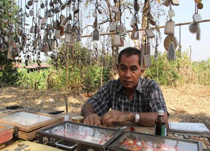 สุดเก๋หนุ่มใหญ่เปิดซูเปอร์มาร์เก็ตพระเครื่อง