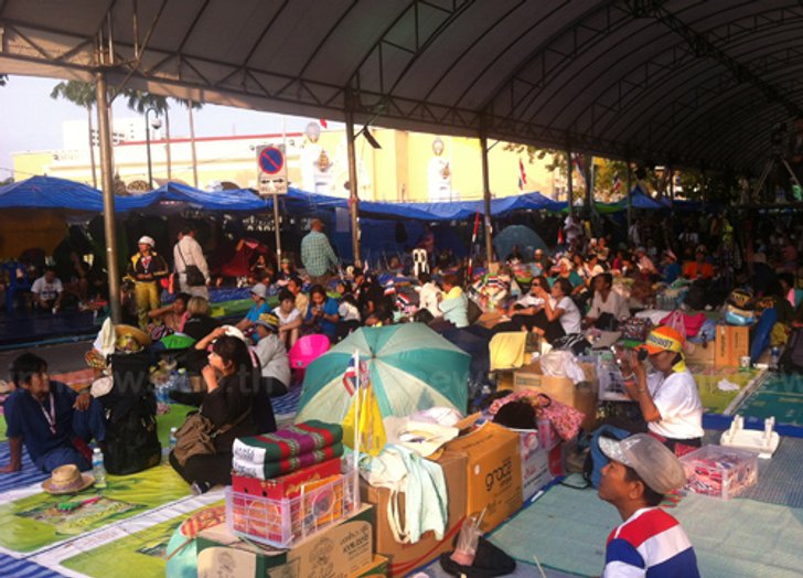 คปท.ยังปักหลัก ห้ามนายกฯเข้าทำเนียบ