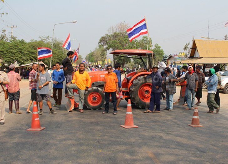 ม็อบชัยภูมิถูกไล่ที่เปิดถนนหลังย้ายหน.ไทรทอง