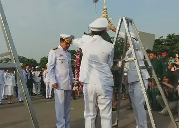 นายกฯนำครม.วางพวงมาลาวันปิยมหาราช-ขรก.,ปชช.ร่วม