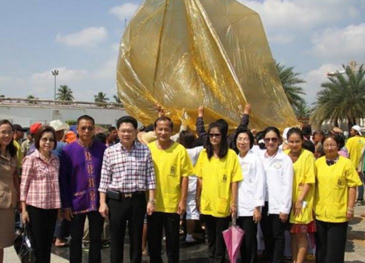 ขอนแก่นปล่อยโคมโฮมฮักใหญ่สุดในอีสาน