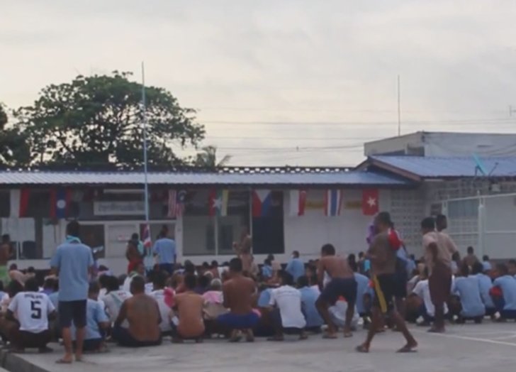 ผู้ว่าฯนำกำลังจู่โจมตรวจค้นเรือนจำกลางสุรินทร์
