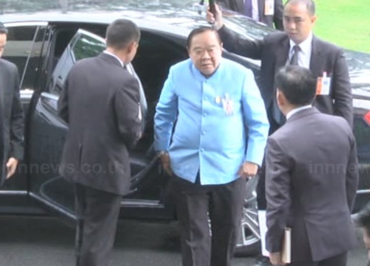 ประวิตรถกหาทางแก้ไขปัญหาจร.ติดขัดพรุ่งนี้