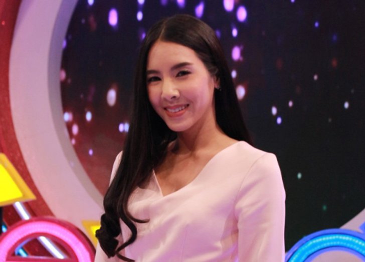 เบเบ้ ธันย์ชนกจับมือสามีสวีตหวาน