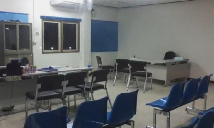 ชาวบ้านงง มาแจ้งความที่สถานีแต่ไม่มีตำรวจ พบวัยรุ่น 2 คนนั่งทำงานแทน