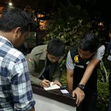 ทหารสนธิกำลังหลายหน่วย-สกัดจับ 12 แรงงานเมียนมา เดินข้ามเขาหวังลอบทำงานในไทย