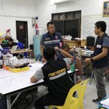 ทหารสนธิกำลังหลายหน่วย-สกัดจับ 12 แรงงานเมียนมา เดินข้ามเขาหวังลอบทำงานในไทย