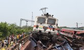 ยอดดับพุ่ง! เหตุ "รถไฟชนกัน" ในอินเดีย เสียชีวิตแตะ 288 รายแล้ว (ประมวลภาพ)