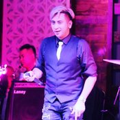 บอล เชิญยิ้ม