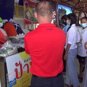 เริ่มแล้ว เทศกาลลูกชิ้นยืนกินหนึ่ง คึกคักแต่เช้าเตรียมจัดเซอร์ไพร์สขอบคุณลิซ่า