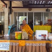 พระพยอม ติง พระสงฆ์ลามกชวนญาติโยมขัดจรวด หน้าด้าน ไร้ยางอาย ถ้าบวชแล้วดีไม่ได้ก็แนะให้ไปสึก จากกรณีผู้ใช้ทวิตเตอร�¹8 Cรายหนึ่งได้โพสต์ภาพพระสงฆ์ถ่ายรูปเซลฟี่โชว์หุ่นและขนหน้าอก และอวัยวะเพศชาย โดยโพสต์พร้อมระบุข้อความว่า