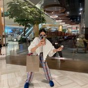 &#8220;ชมพู่&#8221; แซ่บมากใส่เดรสสีแดงแหวกอก แต่แคปชั่นเบรกสายตาชาวเน็ต