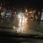 อุบลฯ อ่วม ฝนตกถล่มน้ำท่วมกลางเมือง หนักสุดมิดหลังคารถยนต์
