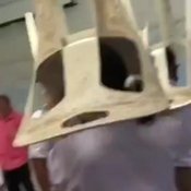 1-ฉาวอีก ครูหมวดสังคมศึกษา โรงเรียนมัธยมดังอุบลรั้วเขียวแดง ด่ากราดนักเรียนว่าโง่ และทำโทษให้ยกเก้าอี้ไว้บนหัวทั้งห้อง