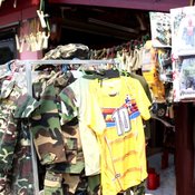 1-ราชบุรี นักแสวงโชคทั่วสารทิศแห่ขอหวยไอ้ไข่ราชบุรีหลังให้หวยถูกติดต่อกันหลายงวด