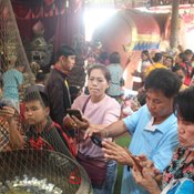 ก่อนวันหวยออกส่องเลขอ่างน้ำมนต์อาศรมฤๅษีเณร