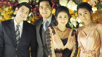 เหมือนแฝดสี่ ภาพครอบครัว "แซม ยุรนันท์" หน้าเป๊ะสวยหล่อทั้งบ้าน