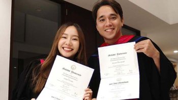 "เต้ย-อเล็กซ์" ควงแขนรับปริญญาใบที่ 2 "โบว์ เมลดา" รีบคอมเมนต์อย่างไว