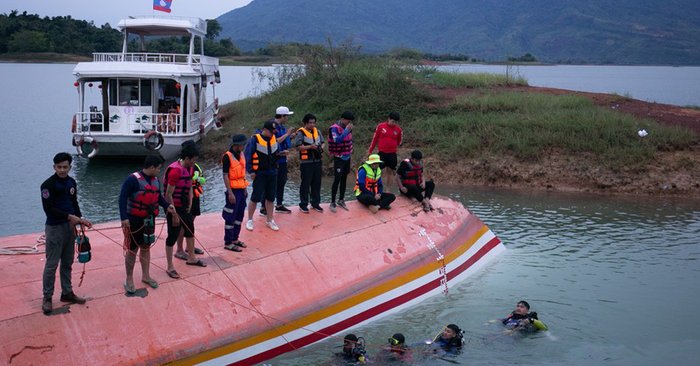 สลด เรือนำเที่ยวครอบครัวอดีตประธานประเทศลาว ล่มกลางเขื่อนน้ำงึม ดับ 8 ศพ