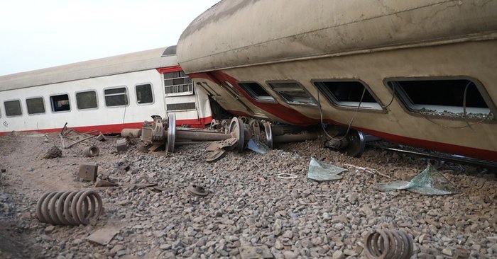 ยอดเหยื่อรถไฟตกรางในอียิปต์พุ่ง 23 ศพ เด้งประธานการรถไฟ
