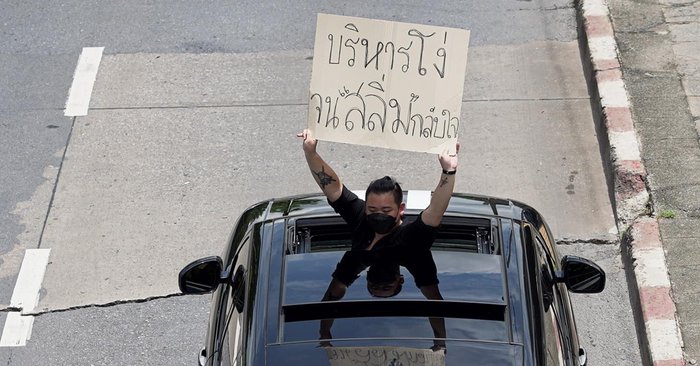 "ไฮโซลูกนัท" ยกมือประนมขอโทษ "ทักษิณ-ยิ่งลักษณ์" สำนีกผิดอดีตเคยล่วงเกิน