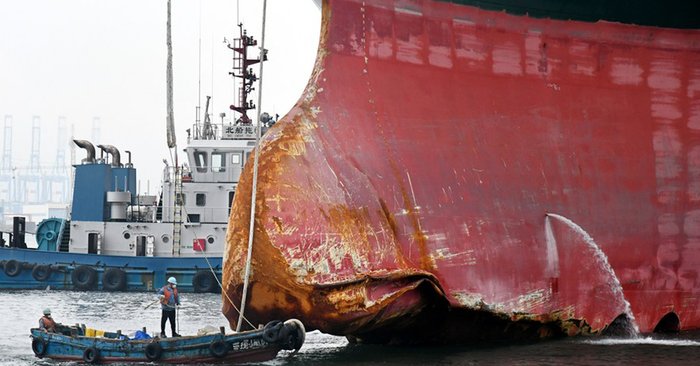 เรือยักษ์ "เอเวอร์ กิฟเวน" ที่เคยเกยตื้นขวางคลองสุเอซ แล่นถึงอู่ซ่อมในจีนแล้ว