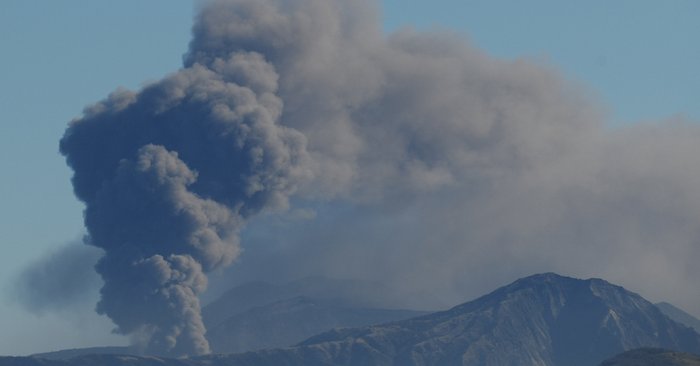 ภูเขาไฟอาโสะในญี่ปุ่นปะทุ ประกาศเตือนภัยระดับ 3 สถานกงสุลฝากถึงคนไทย