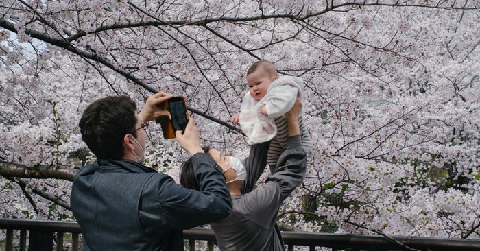 Idea for a crush in Tokyo Provide monthly allowances to children under the age of 18 to solve the drastically reduced birth rate