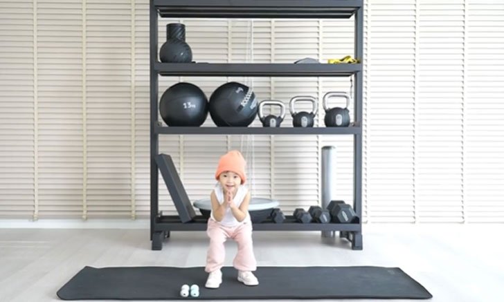 "น้องโนล่า" คลิปนำออกกำลังกายคนเดียว ตัวแค่นี้เก่งมาก