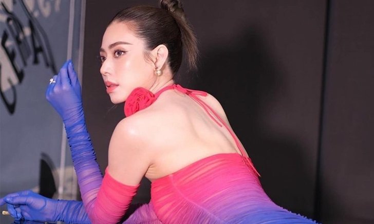 "ป๋อ ณัฐวุฒิ" อวดเมียแซ่บ "เอ๋ พรทิพย์" หันหลังแอ่นบั้นท้าย แล้วบอก อย่าซูม?
