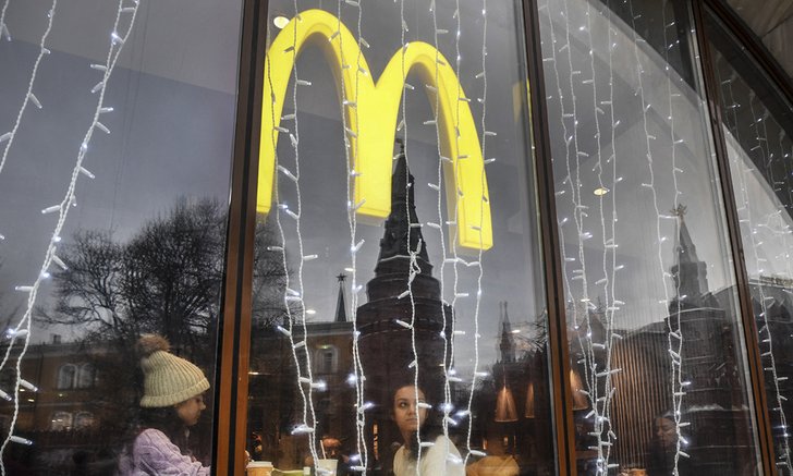 แมคโดนัลด์ ประกาศถอนตัวออกจากรัสเซีย ขายทิ้งร้านสาขา 850 แห่ง