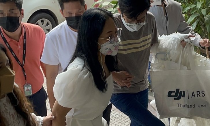 เปิดภาพ ชุดฌาปนกิจ "แตงโม นิดา" คุณแม่เตรียมให้ สีขาวละมุน พร้อมมงกุฎ