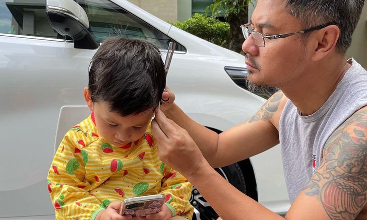"บุ้ง ใบหยก" รีวิวฝีมือการตัดผมให้ลูกของ "เวฟ สาริน" ผลลัพธ์ ทำชาวเน็ตเอ็นดูหนักมาก?