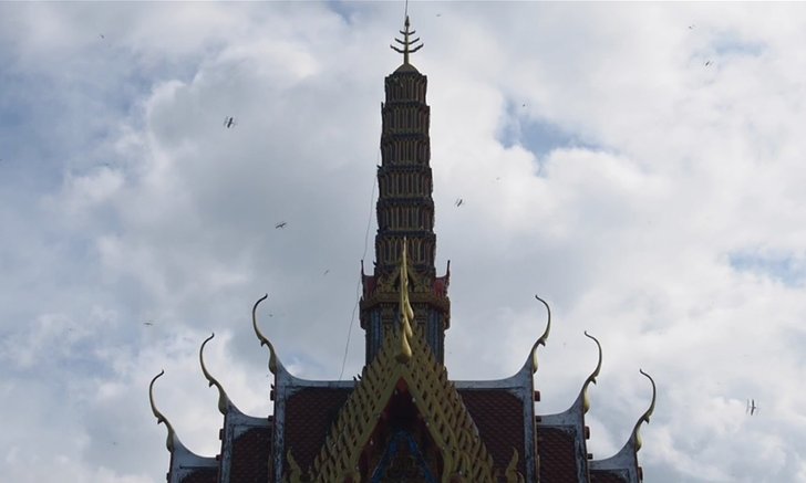 อัศจรรย์ เคลื่อนสรีระ "หลวงพ่อพยุง" เกจิดังสุพรรณฯ ฝูงนกบินวนเหนือมณฑป