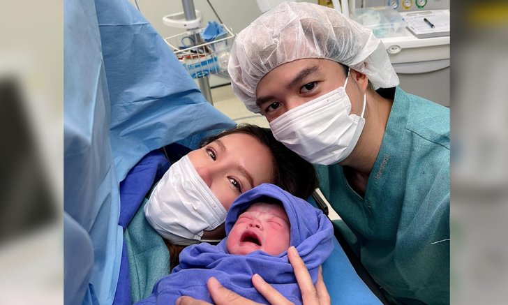 "เกี่ยวก้อย" คลอดแล้ว ลูกสาวคนแรก ผิวขาวอมชมพูและจ้ำม่ำมาก