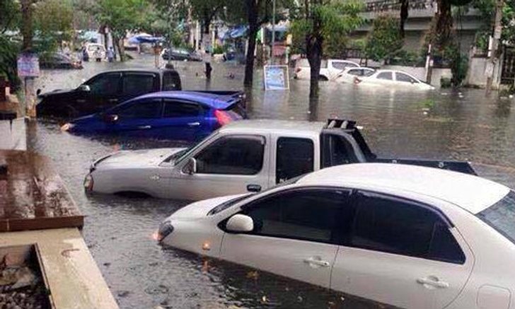 น้ำท่วมสูงซอยอสมท. กทม.แจงทำอะไรไม่ได้