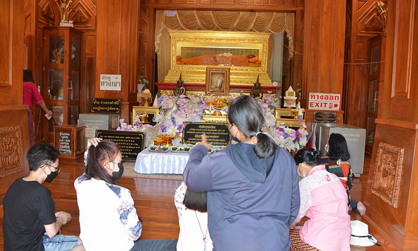 หลวงปู่ให้เลข