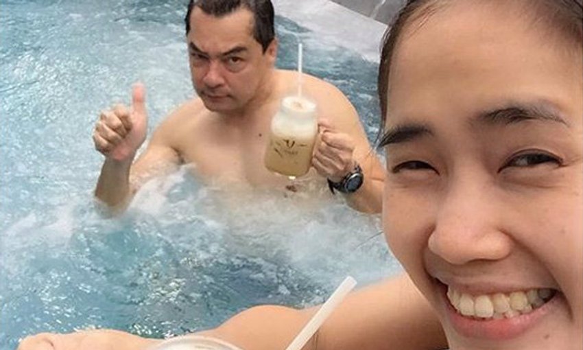 อ้น ศรีพรรณ" โพสต์ภาพคู่สามี "เอ อนันต์" ออกสื่อแบบน่าเอ็นดู