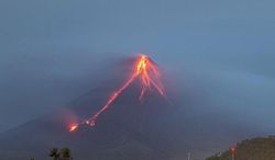 ฟิลิปปินส์อพยพประชากร 3 หมื่นคน หนีภูเขาไฟมายอนปะทุ