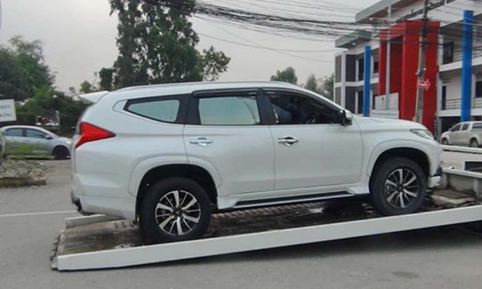 หนุ่มใหญ่ดับคาปาเจโร่ป้ายแดงจอดบนทางด่วน ค้นตัวพบทรัพย์สินหลายแสน