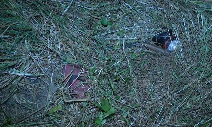เคียวเชือดคอหญิงวัย 45 ตายเปลือยในพงหญ้า คาดปมคบซ้อน