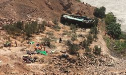 รถบัสสองชั้นเสียหลักดิ่งเหวลึกที่เปรู ดับอย่างน้อย 35 ศพ