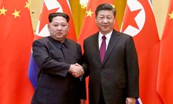 ‘สี จิ้นผิง’ พบ ‘คิม จองอึน’ ย้ำหนุนเจรจาปลดนิวเคลียร์ในคาบสมุทรเกาหลี
