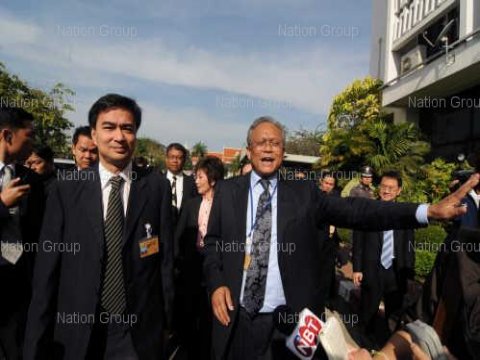 เทือก สั่งยกเลิกครม.-หวั่นเกิดปะทะ