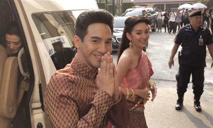 โป๊ป-เบลล่า นำนักแสดง “บุพเพสันนิวาส” เข้าทำเนียบพบนายกฯ