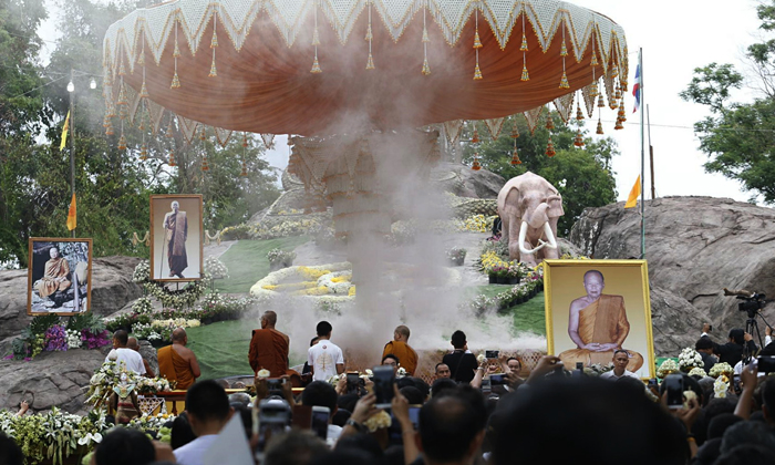 สานุศิษย์นับแสน ร่วมถวายเพลิงสรีระสังขาร หลวงปู่บุญเพ็ง เขมาภิรโต