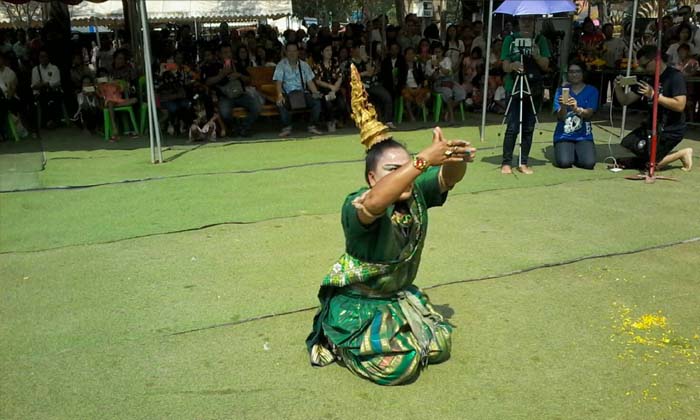 "นาคน้อย" คำชะโนด รำถวายปู่ศรีสุทโธ คอหวยแห่ดูการชูนิ้ว