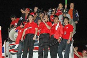 เสื้อแดง เผย ทักษิณ โทรสั่งการคุมชุมนุมใหญ่เอง